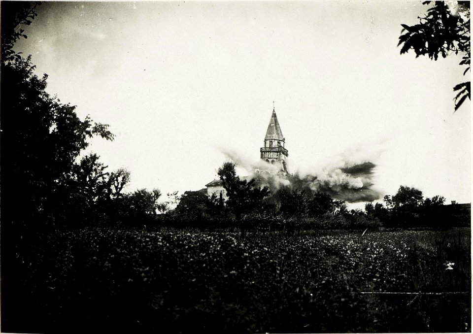 Sprengung der Kirche in Konstanjevica. (BildID 15586829)