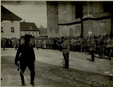 Sr. Exzellenz SCOTTI verlässt nach der Festmesse die Kirche. Aufgenommen am 18. August 1916. (BildID 15479894)