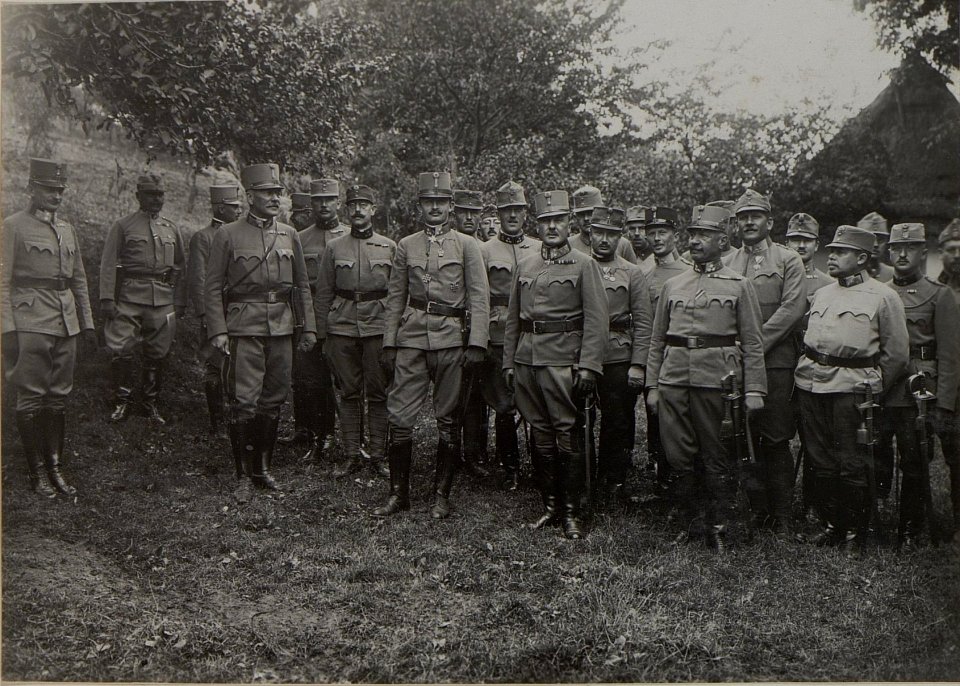 Sr.k.u.k.Hoheit Erzh. KARL FRANZ JOSEF im Quartiere des 12. ITD. Kommandos in CHOCHOMOR am 22. VIII. 1916. (BildID 15451166)