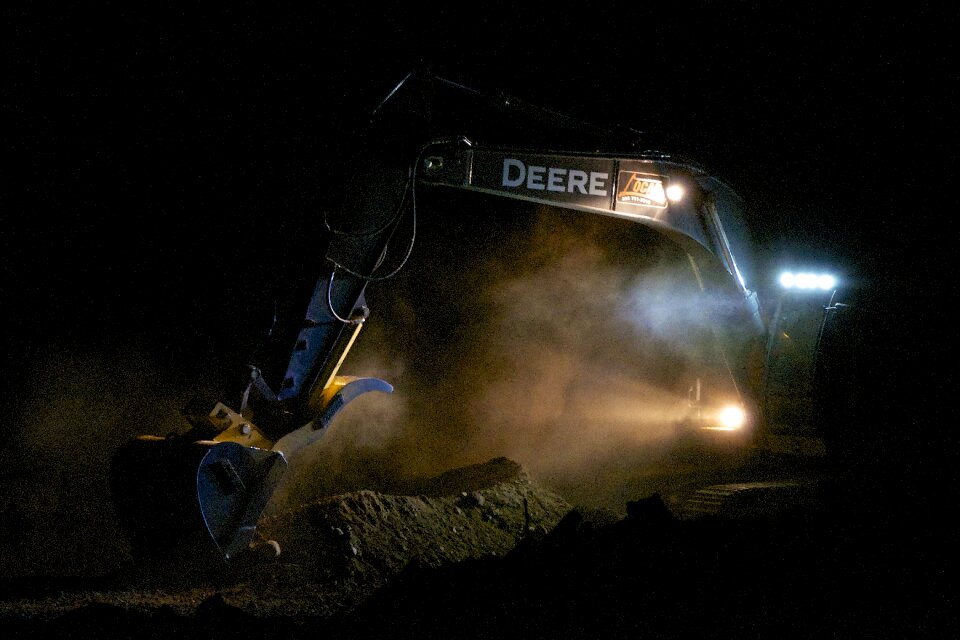 Construction deere digging