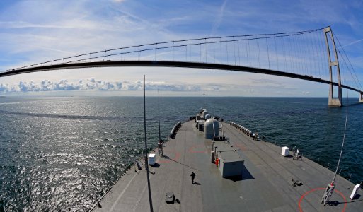 SS Mount Whitney transits under the Great Belt Bridge. (8960417187)