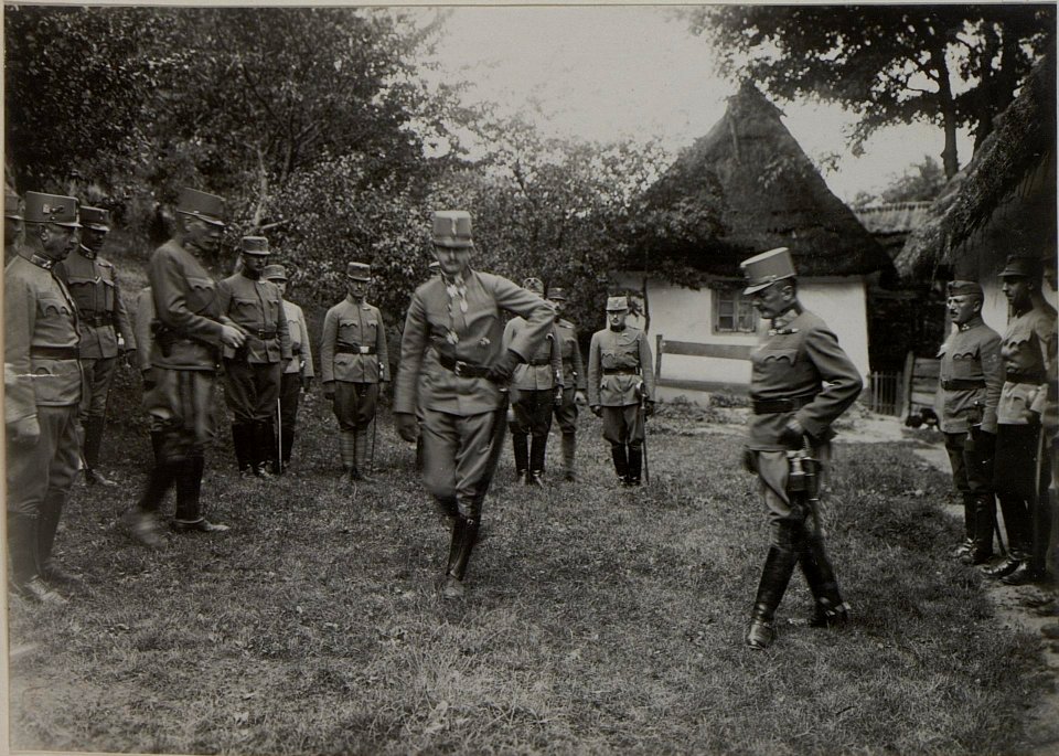Sr.k.u.k.Hoheit Erzh. KARL FRANZ JOSEF im Quartiere des 12. ITD. Kommandos in CHOCHOMOR. am 22. VIII. 1916. (BildID 15451173)