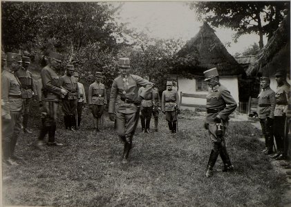 Sr.k.u.k.Hoheit Erzh. KARL FRANZ JOSEF im Quartiere des 12. ITD. Kommandos in CHOCHOMOR. am 22. VIII. 1916. (BildID 15451173)