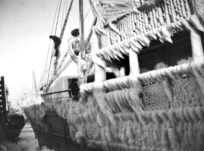 Ss Oihonna jäässä - N2244 (hkm.HKMS000005-000001f1)