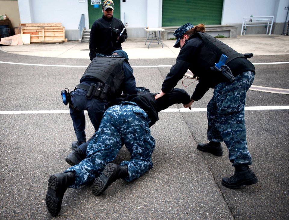 SSDF training and drills aboard USS Bonhomme Richard (LHD 6). 161216-N-WF272-049