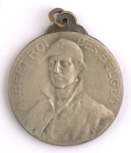 St Amandsberg aan Hare Oud-Strijders 1914-1918, medal by Jacques Marin (1877-1950), Belgium, 1918, Coins and Medals Department of the Royal Library of Belgium, 2Lef90-43 (recto)