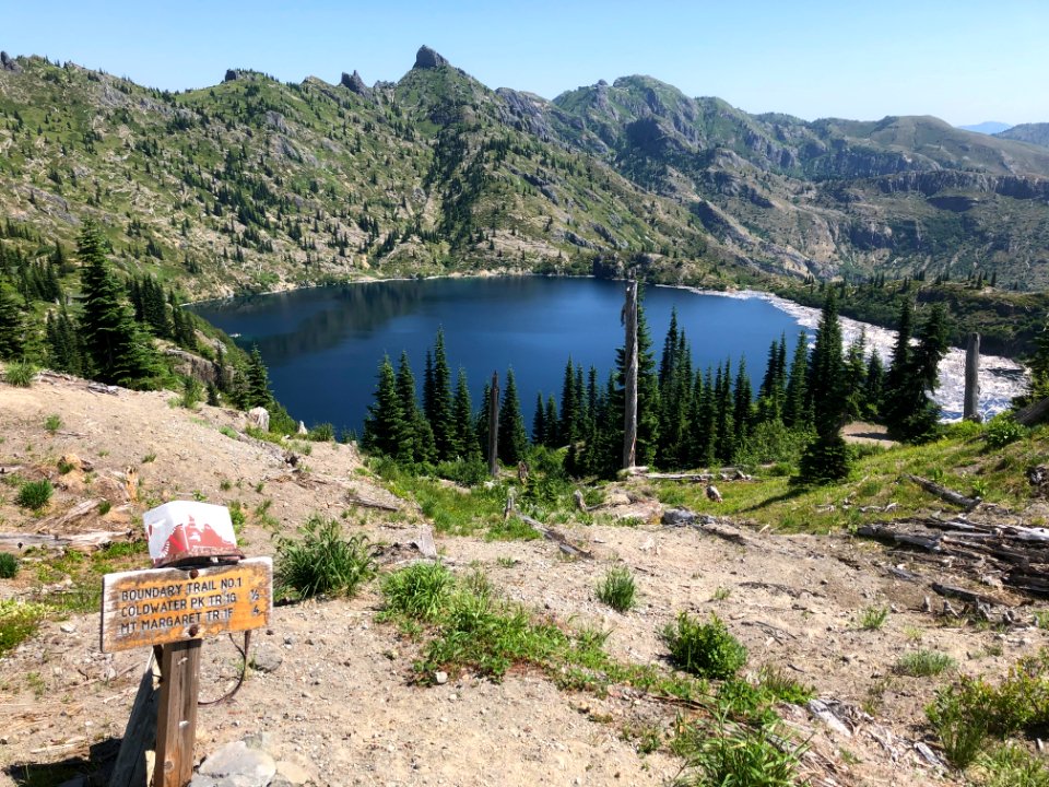 St Helens Lake near Coldwater Peak