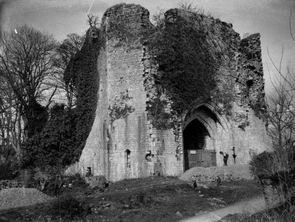 St Quinten's Castle, Llanblethian (4641579)
