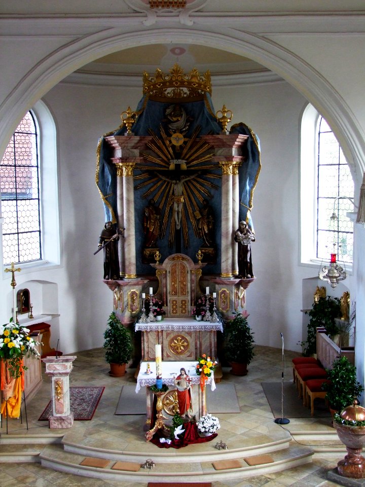 St. Afra in Lachen in Schwaben - Blick in den Chor
