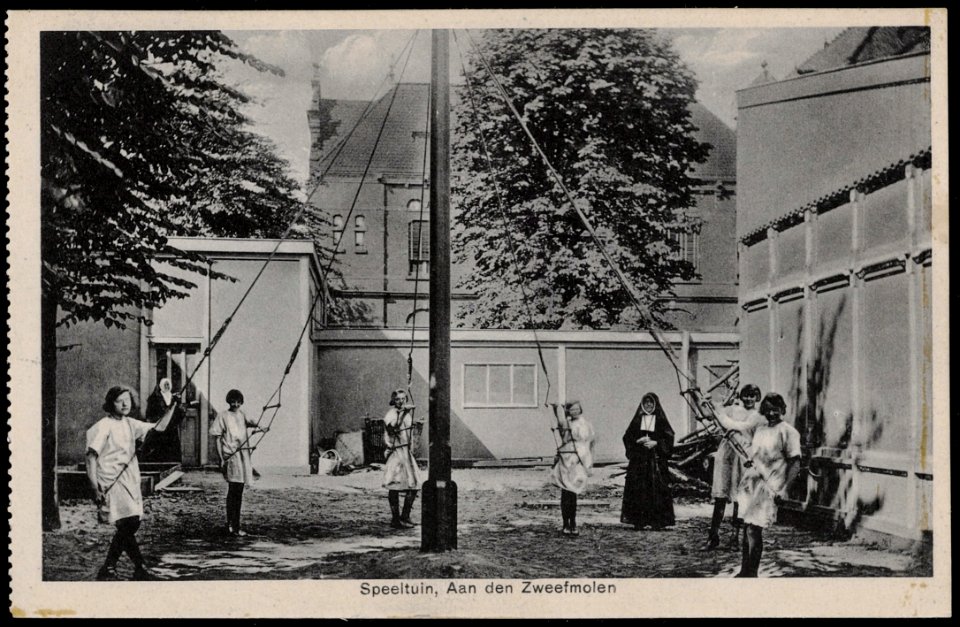St. Elisabeth Gesticht met vermaak aan de zweefmolen, Mauritskade 28. Uitgave Brinio, Rotterdam, Afb PRKBB00360000004