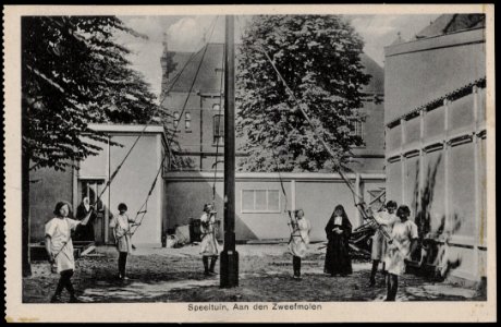 St. Elisabeth Gesticht met vermaak aan de zweefmolen, Mauritskade 28. Uitgave Brinio, Rotterdam, Afb PRKBB00360000004