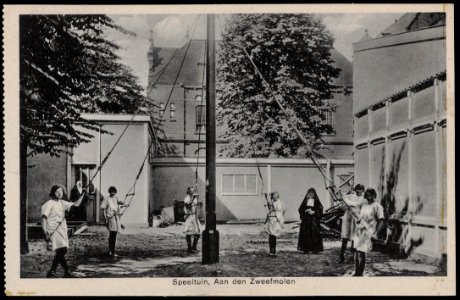 St. Elisabeth Gesticht met vermaak aan de zweefmolen, Mauritskade 28. Uitgave Brinio, Rotterdam, Afb PRKBB00360000004 photo