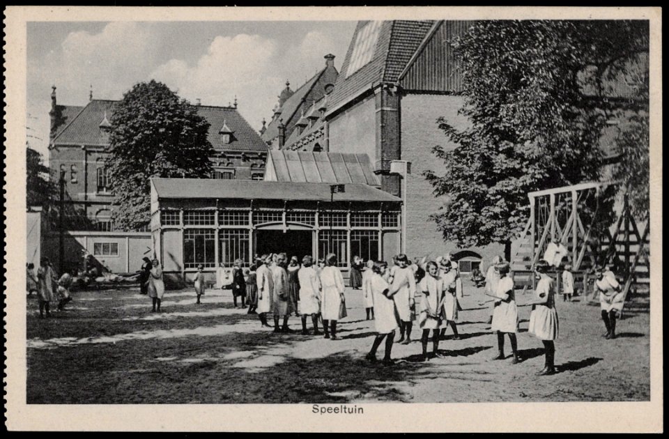 St. Elisabeth Gesticht, Mauritskade 28, met eigen speeltuin. Uitgave Brinio, Rotterdam, Afb PRKBB00360000007