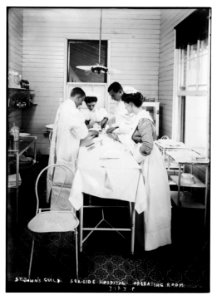 St. John's Guild. Seaside hospital. Operating room LCCN2014689094
