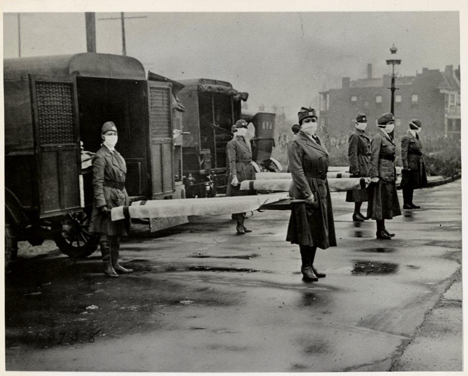 St. Louis Red Cross Motor Corps on duty Oct. 1918 Influenza epidemic. LCCN2011661525