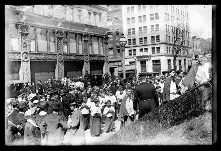 St. Patrick's Church, Easter, 1915, 10th & 7th St., (Washington), D.C. LCCN2016827021
