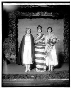 St. Patrick's players- Margt. Crosson, Dorothy Gowen, 2-2-21 LCCN2016852393
