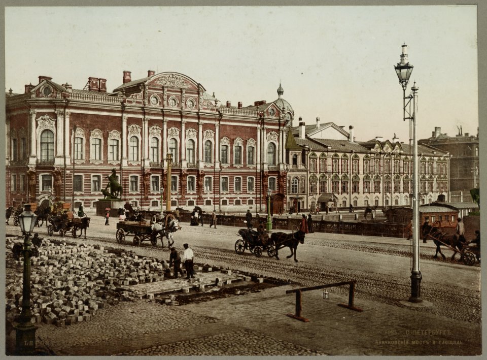 St. Petersbourg. Le pont & le palais Anitschkow S.-Peterburgʺ. Anichkovskīĭ mostʺ i ploshchadʹ. LCCN2014646337
