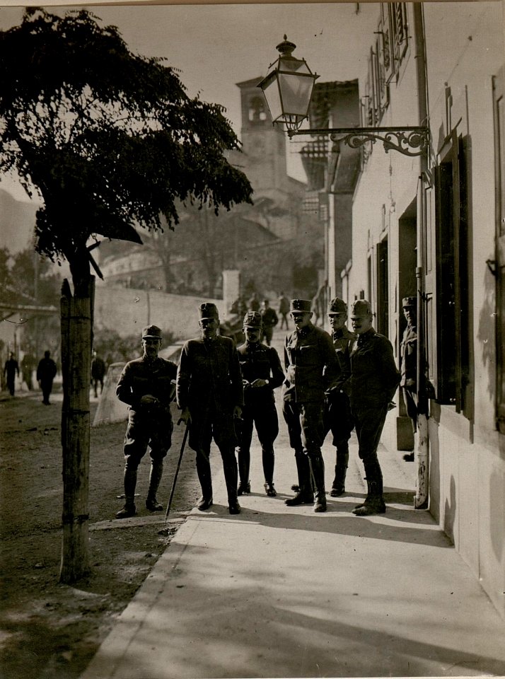 Stab der 59.Gebirgs Brigade, in Chiusaforte vor dem Albergo Martino (BildID 15507766)