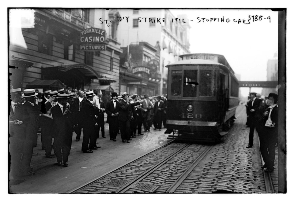 St. R'Y strike, 1916 - Stopping cars LCCN2014702802