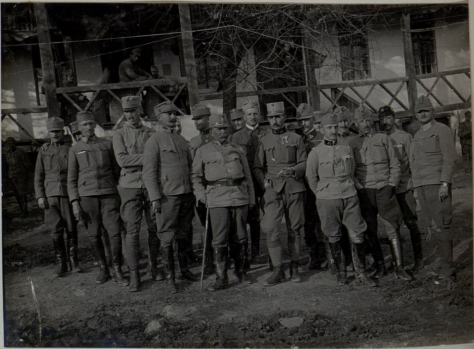 Stab der 59.JTD. Cukojebac an der Morava. November 1915. (BildID 15454328)
