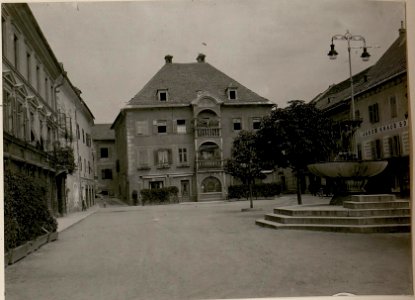 St.Veit, Hauptplatz mit Brunnen und Renaissancehaus. (BildID 15510257)