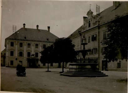 St.Veit, Hauptplatz mit Brunnen und Bezirkshauptmannschaft. (BildID 15510250)