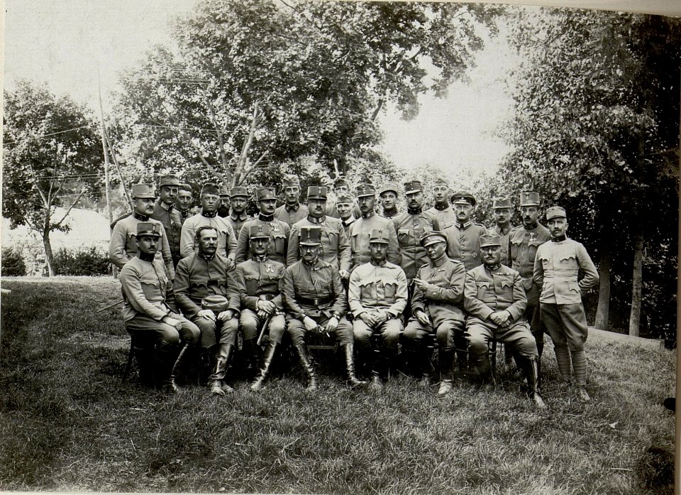 Stab des k.u.k. 9. Korpskommandos in Pomorzany, aufgenommen am 8. September 1916 (BildID 15542744)