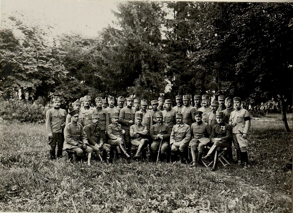 Stab einer königlich ungarischen Honved Infanteriedivision in Plotycza, 28. VII. 1916 (BildID 15542506)