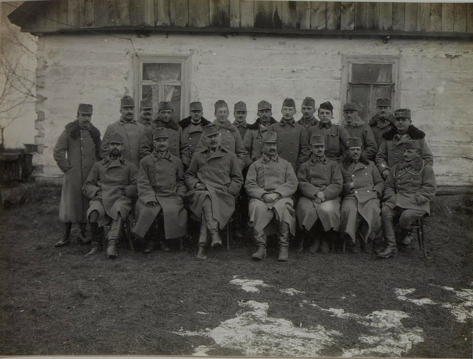 Stab der 24. Infanteriedivision bei Palzca, aufgenommen am 10. Jänner 1916 (BildID 15455989)