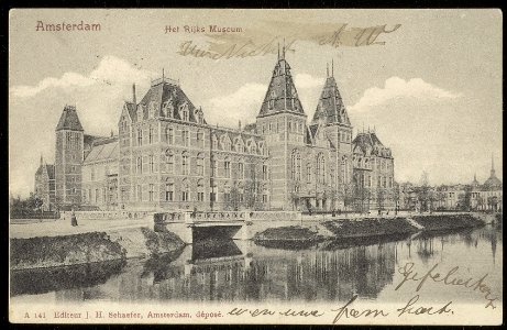 Stadhouderskade 42, Rijksmuseum met op de voorgrond de Singelgracht en links de Hobbemakade. Uitgave J.H. Schaefer, Amsterdam, Afb ANWU01762000002