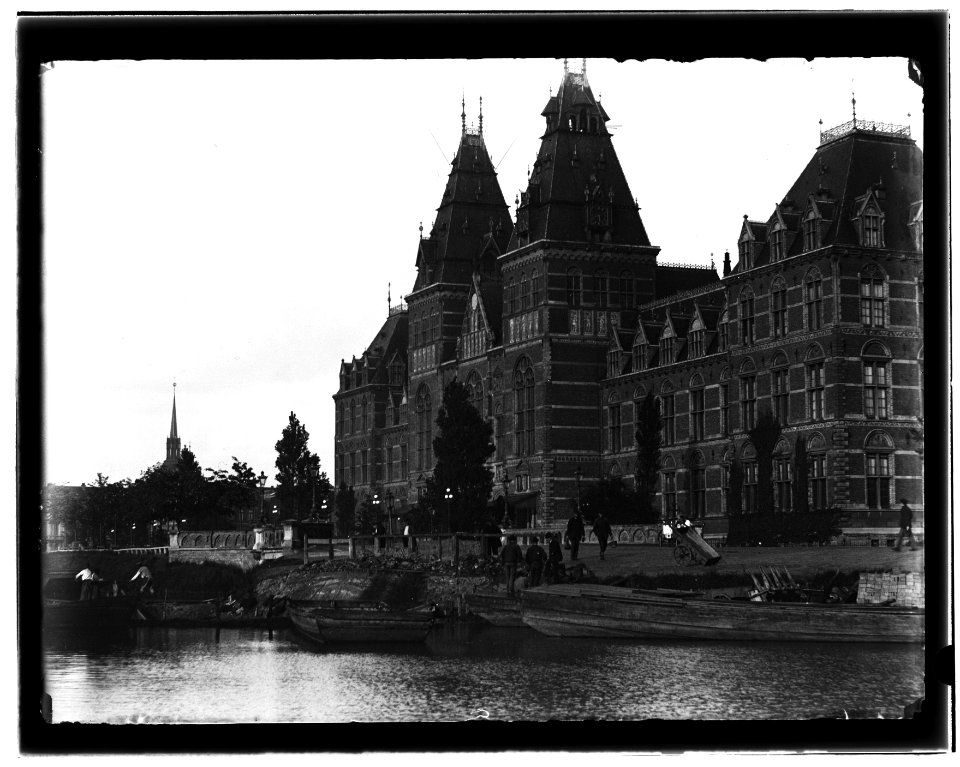 Stadhouderskade 42, Rijksmuseum-exterieur Spiegelbeeldig Jacob Olie (max res)