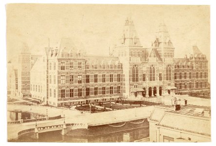 Stadhouderskade 42 - Rijksmuseum-exterieur Links Hobbemakade, daarvoor brug nr 176 en Singelgracht 010003001228