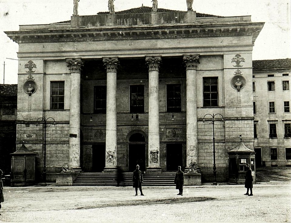 Stadttheater als Munitionsdepot in Belluno. (BildID 15417592)