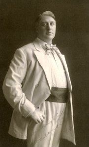 Stage actor Wallace Brownlow (SAYRE 14687)