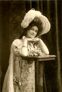 Stage actress Helen Byron (SAYRE 16051)