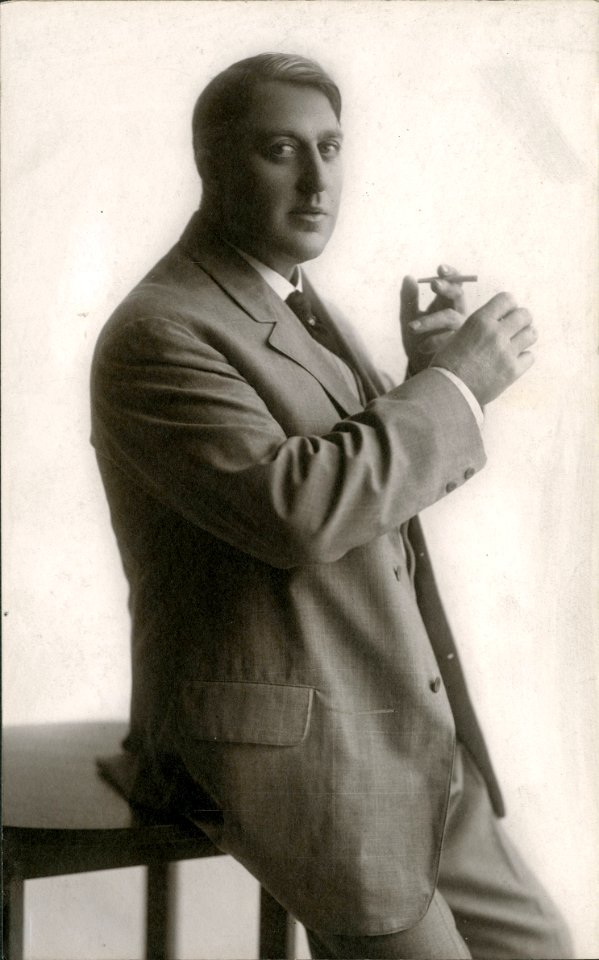 Stage actor Wallace Brownlow (SAYRE 14754)