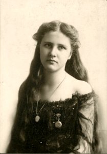 Stage actress Dorothy Gray (SAYRE 3726)