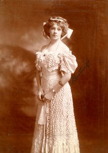 Stage actress Carolyn Gordon (SAYRE 2263)