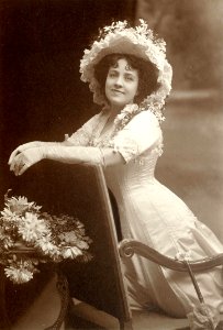 Stage actress Corinne (SAYRE 22518)