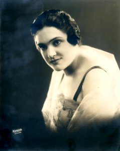 Stage actress Betty Baxter (SAYRE 3714) photo