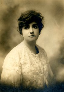 Stage actress Minnie Maddern Fiske (SAYRE 353)