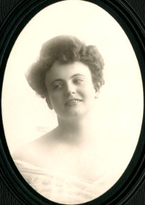 Stage actress Florence Bell (SAYRE 4841) photo