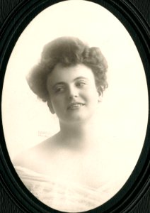 Stage actress Florence Bell (SAYRE 4841)