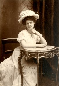 Stage actress Helena Byrne (SAYRE 16160) photo