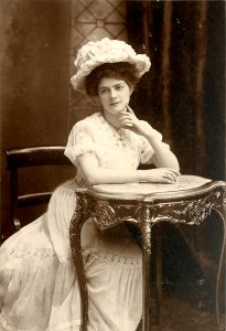 Stage actress Helena Byrne (SAYRE 16160)