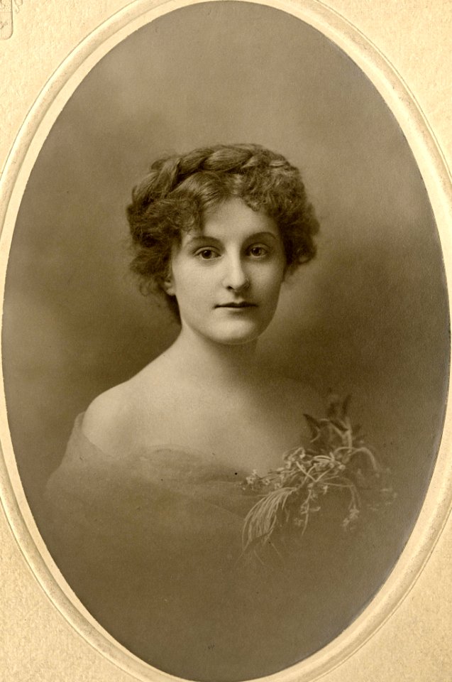 Stage actress Genevieve Cliffe (SAYRE 21520)