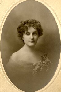 Stage actress Genevieve Cliffe (SAYRE 21520) photo