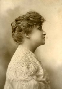 Stage actress Minnie Maddern Fiske (SAYRE 104)