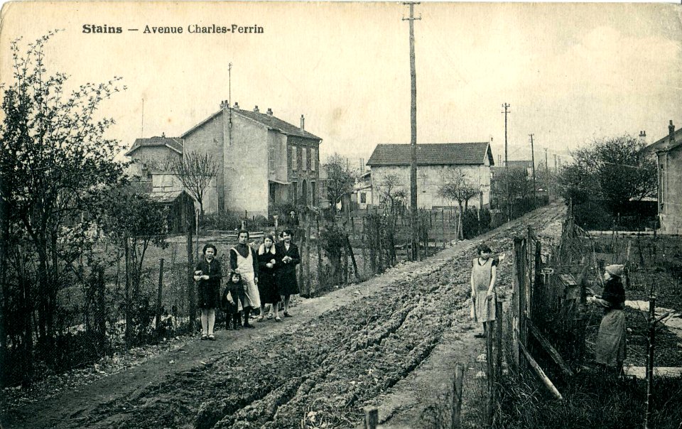 STAINS - Avenue Charles Perrin